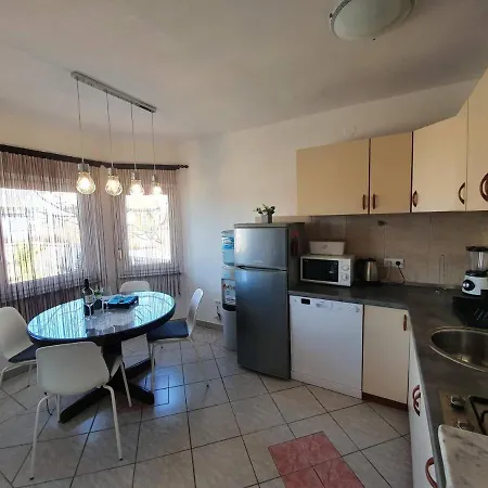 Callista Apartmán Vir